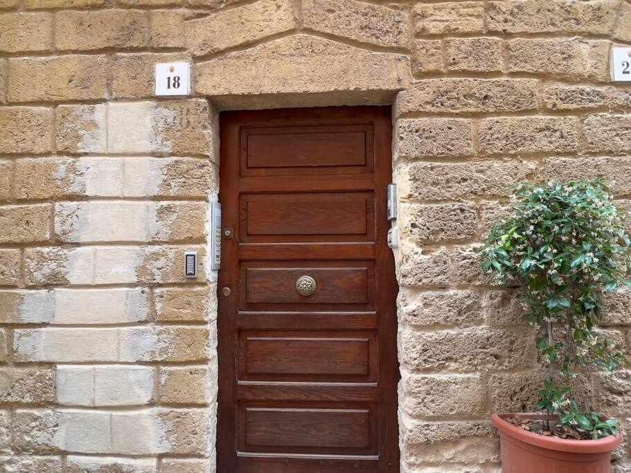 Suite Minerva 10 Steps From Piazza Civica Alghero Esterno foto